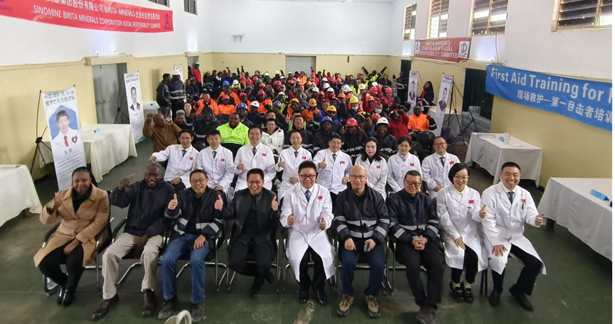 中国第20批援津医疗队在非凡起点1155资源Bikita矿山开展义诊活动